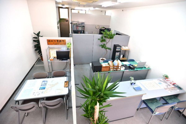 あかり事務所のオフィス風景